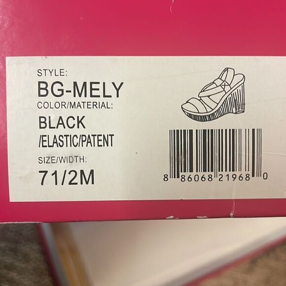 BCBC SIZE 7.5 BLACK PATENT LEATHER & ELASTIC WEDGES - Picture 4 of 6